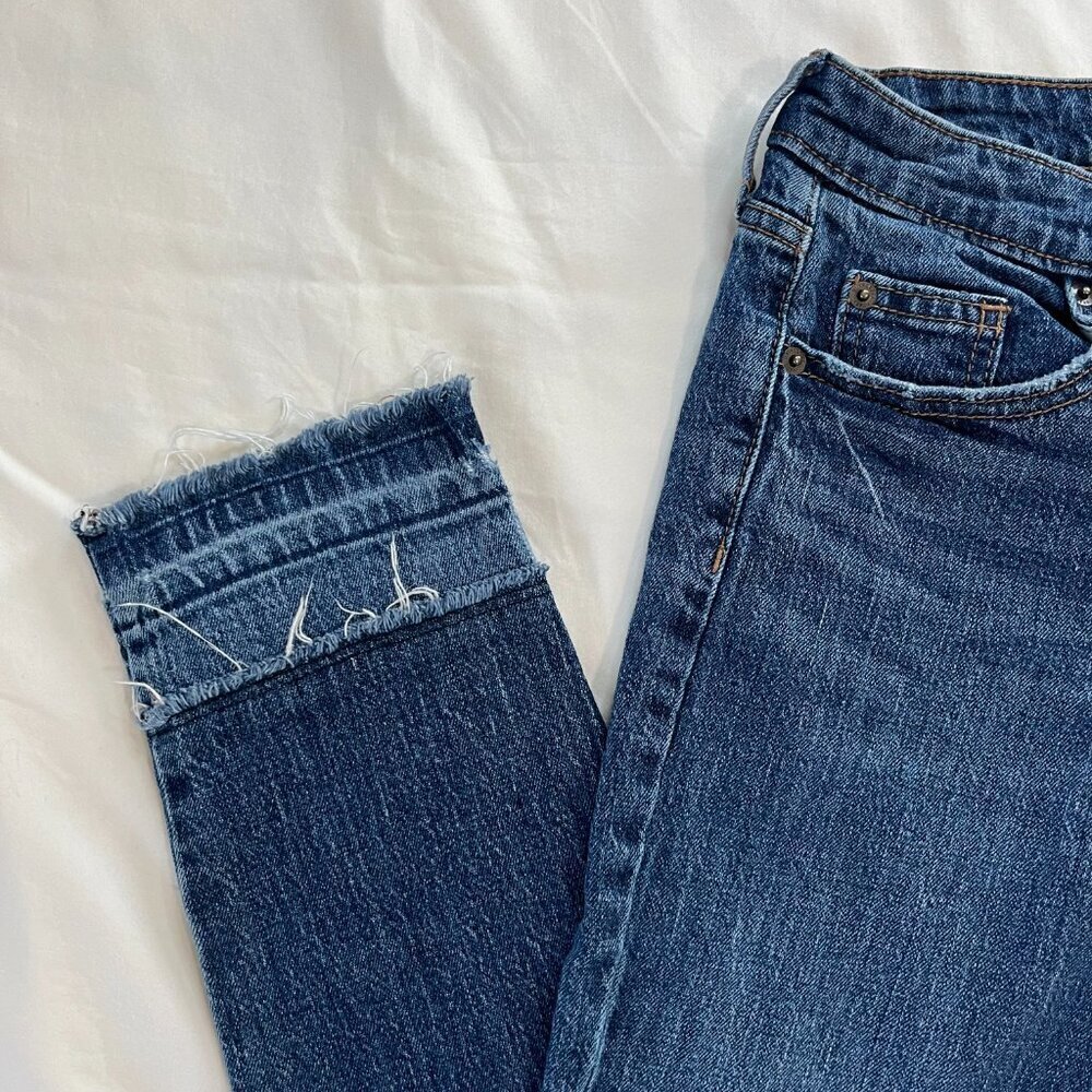 Universal Thread Mid Rise Boyfriend Dark Wash Skinny Fringe Hem Jeans | Size 24 - Picture 2 of 6